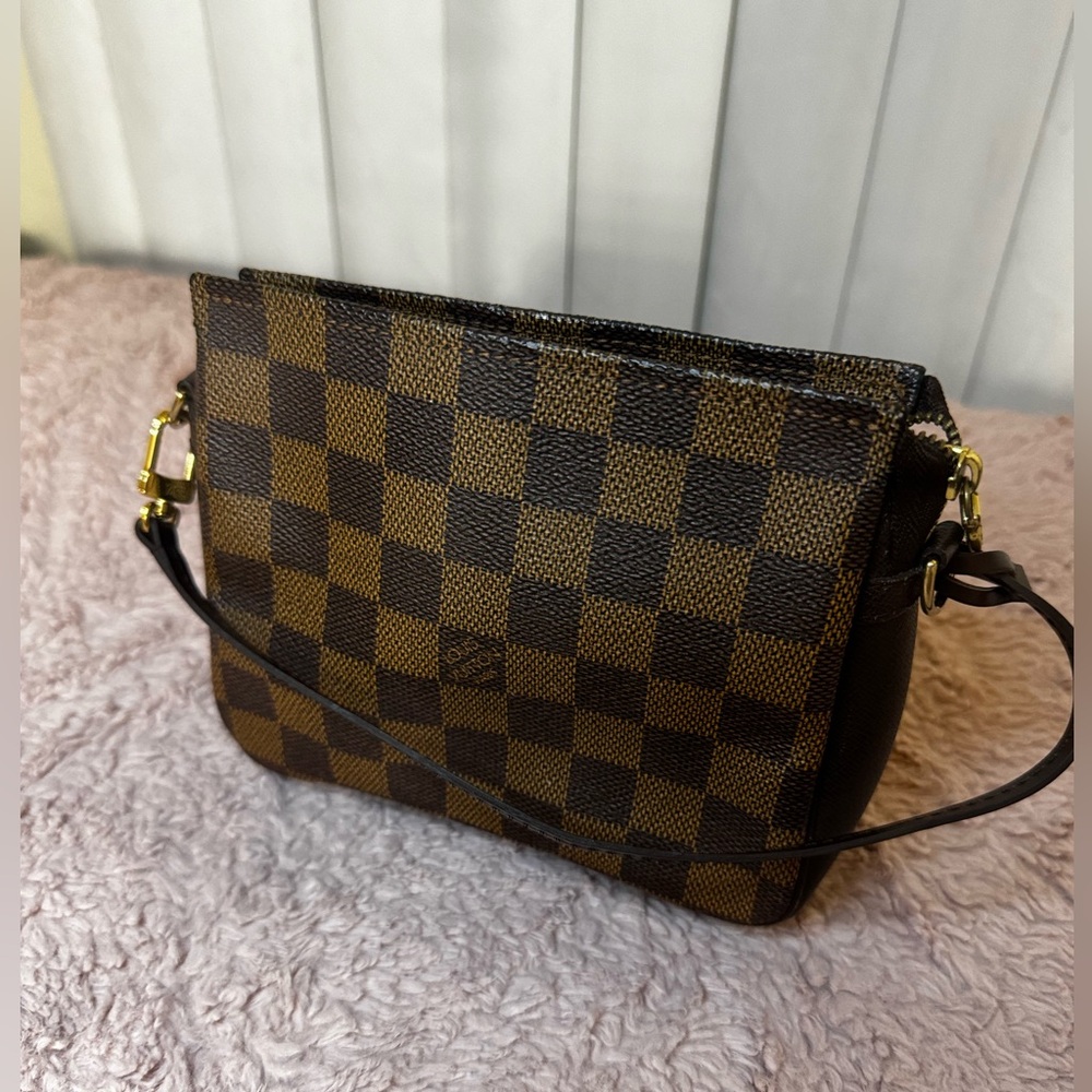 Louis vuitton truth make up pouch Damier